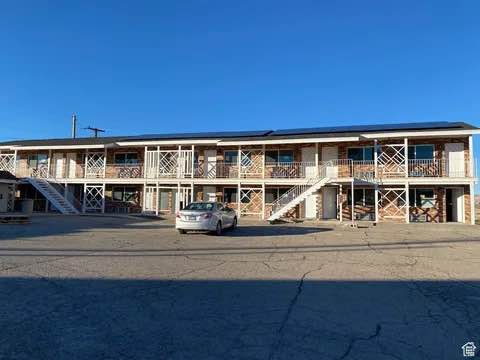 Green River Inn Apartments Building